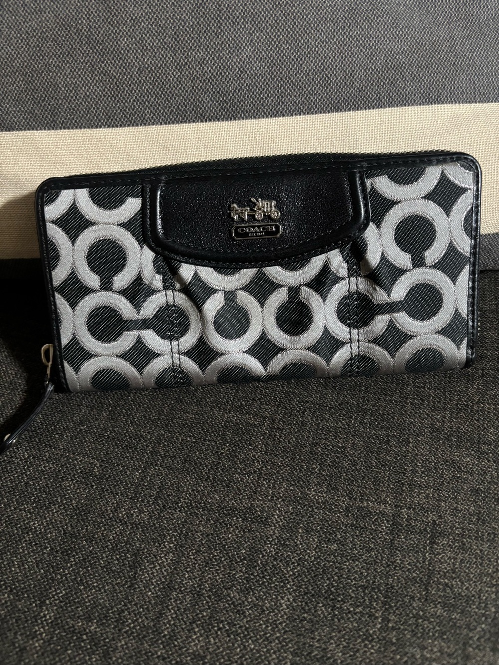 Coach Wallet Womens Zip Around CC Initial Logo